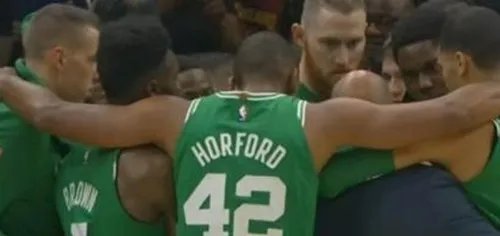 海沃德严重受伤比赛中断 詹姆斯的做法感动了所有人