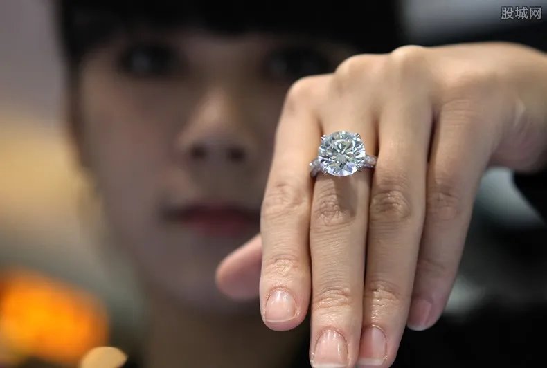 第二大钻石卖出 售价高达3.5亿元震惊全球