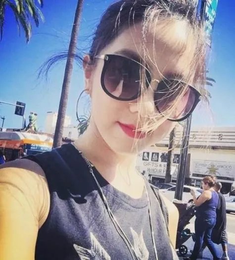 邓紫棋晒男友合照：晒照和男友Mark高大够帅（图）