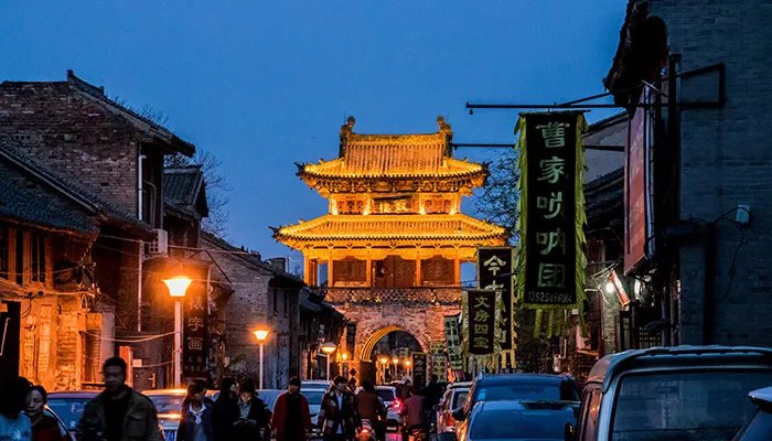 日近黄昏打一城市