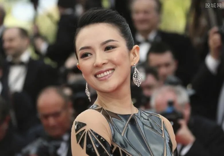 章子怡曝女儿近况 谈起女儿的章子怡一脸幸福