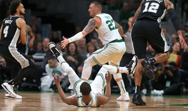 怎么看待肯巴·沃克遭驱逐?