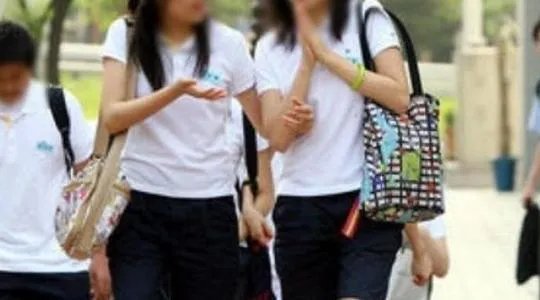 韩国31所女校限制内衣颜色，这是否已经侵犯了学生的人权？