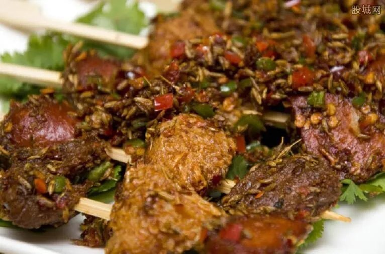 20秒吃50根肉串 肉串多少钱一串