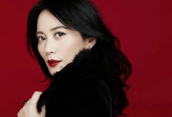 娱乐圈十大不老女神排行榜：俞飞鸿上榜，第七乃“甜歌皇后”