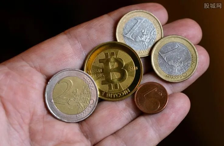 比特币大跌迎新年 疯狂暴跌惨如QQ币