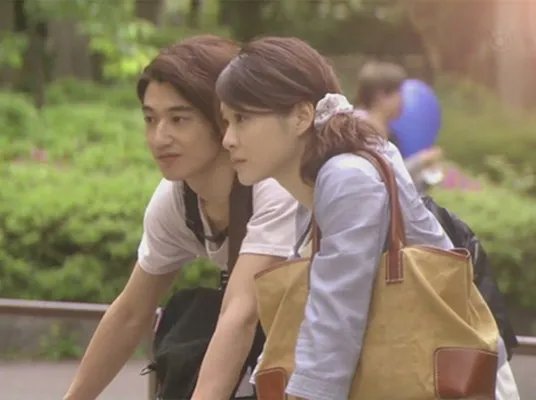 上野树里瑛太拍戏成好友 戏外酒吧一同喝酒失态爆笑