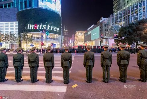 上海外滩跨年发生了什么事？