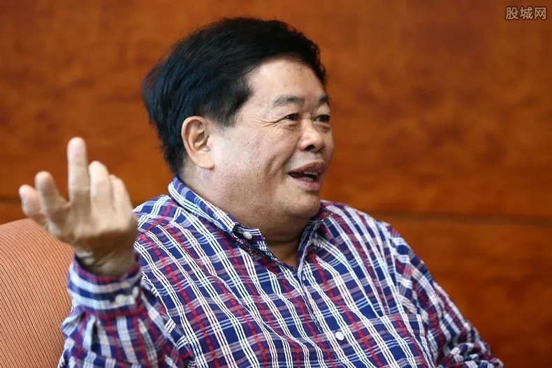 曹德旺称不要认为穿袈裟就是和尚 修为还没我高