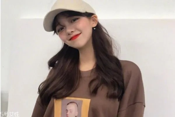 女生卷发发型图片 学生长卷发发型图片