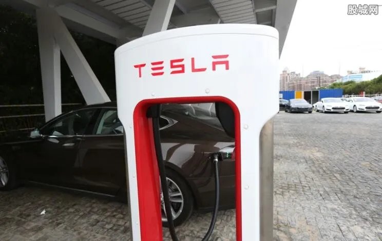 特斯拉在上海设厂 破产边缘抓住中国最后一根救命稻草
