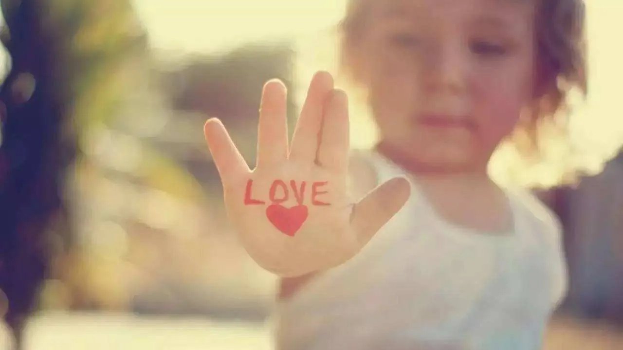 英籍女孩中国寻亲：没有怨恨。被遗弃小孩有寻亲的必要吗？