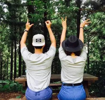 情侣照女子被人肉 情侣拍照姿势最强盘点