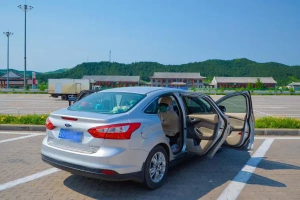 网约车司机被要求高速停车拒绝后遭骂，此事到底谁对谁错？