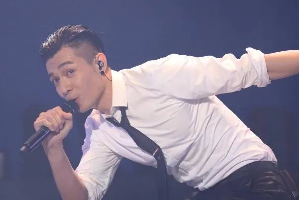 周柏豪超好听歌曲top10:《够钟》上榜,第五最为催泪