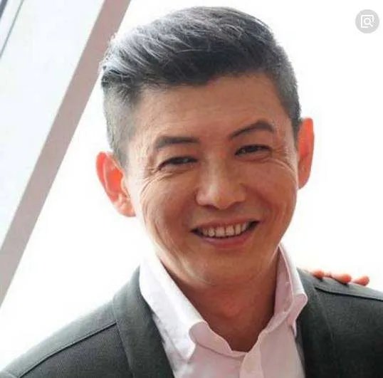 董卿的第一个丈夫是谁