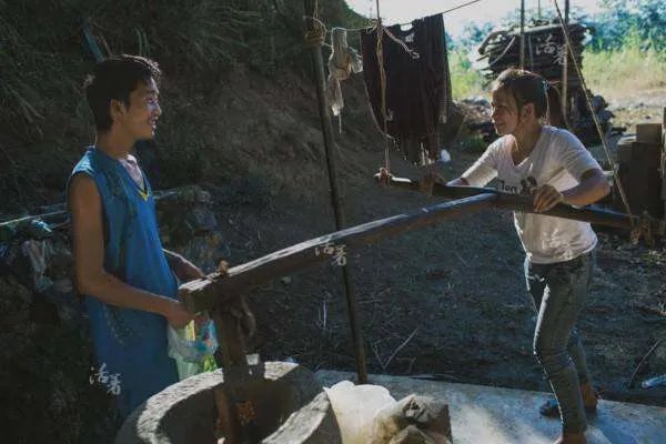 你是否赞同将法定结婚年龄降至18周岁,为什么?