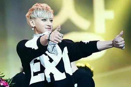 黄子韬遭粉丝壁咚 《周一见》玩游戏“开挂”