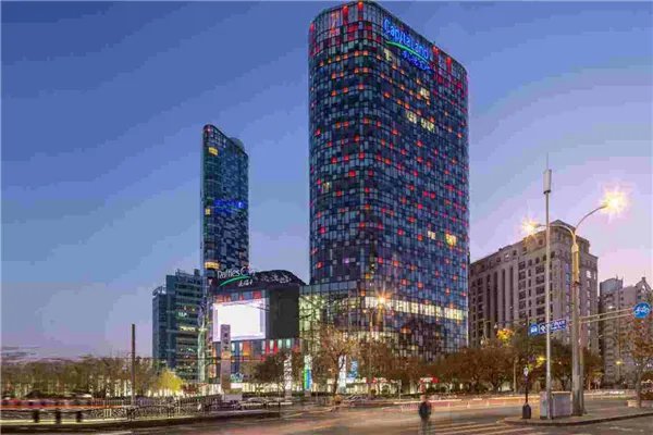 上海十大奢侈品购物圣地 中服免税上榜 恒隆广场登顶