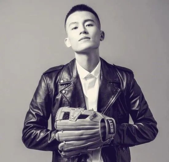 如何看待欧豪深夜删微博后网友的反应？