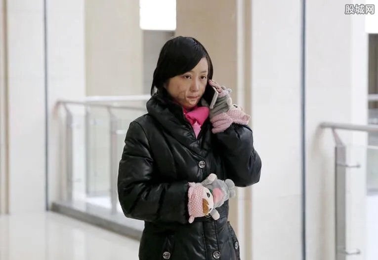 周岩毁容后最新照片 惨不忍睹令人看着都心疼流泪