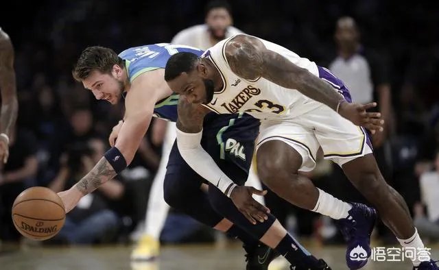 湖人10连胜被终结之后,东契奇主动走向湖人替补席,老詹却转身就走,你怎么看?