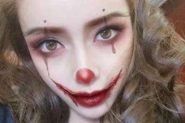 重庆最美女孩恐怖原版 镜头里面的那张鬼脸太突然了