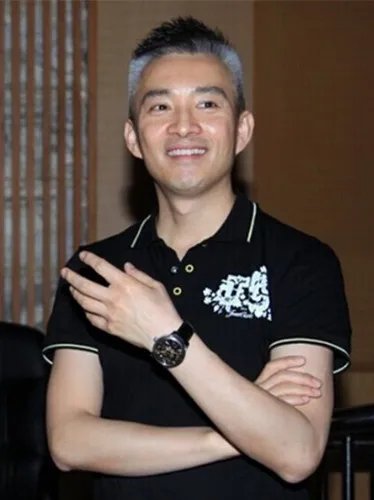 亚宁近况家庭妻子曝光  亚宁同性问题惹争议