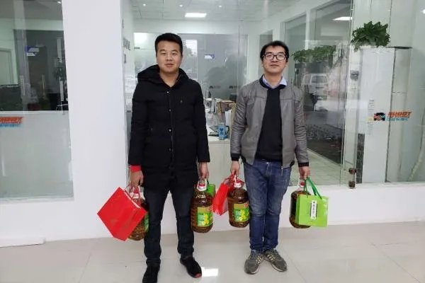 网约车司机被要求高速停车拒绝后遭骂，此事到底谁对谁错？