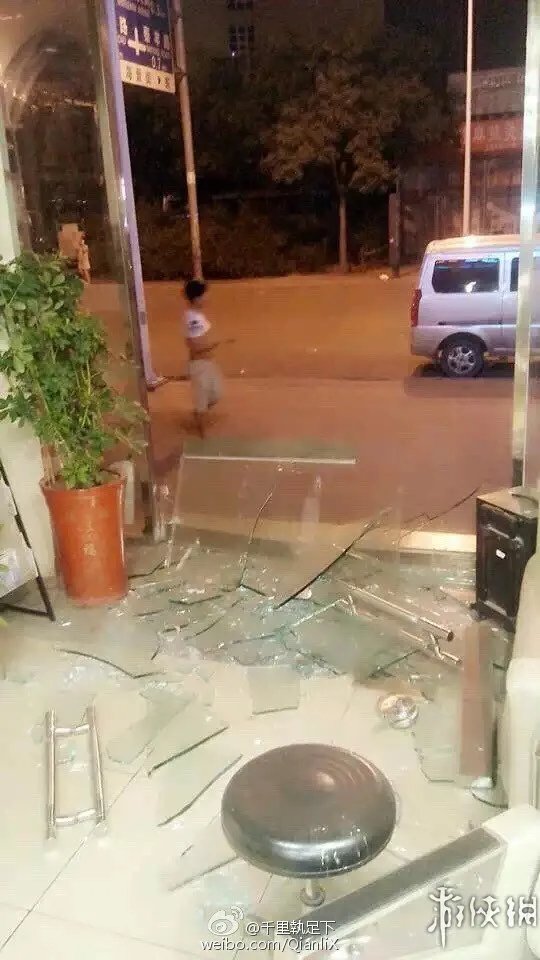 天津滨海新区发生爆炸17人死亡400伤 现场升起蘑菇云