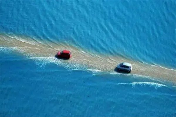 世界十大诡异公路 郭亮隧道上榜，第七被称为幽灵之路