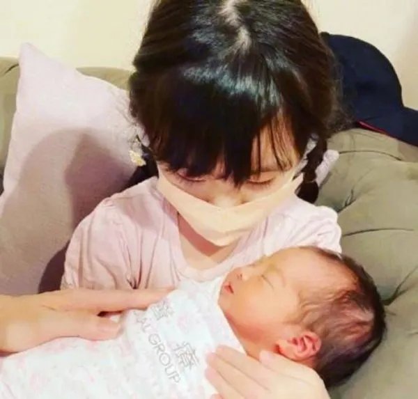 贺军翔老婆长什么样 二胎得女怎么回事