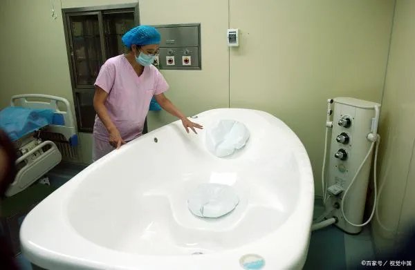 在国外超级火的水中分娩，为什么在中国却不流行？