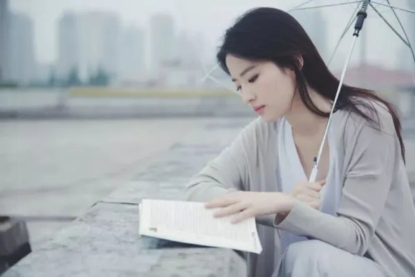 刘亦菲长的这么漂亮，却没有人追，这是什么情况？