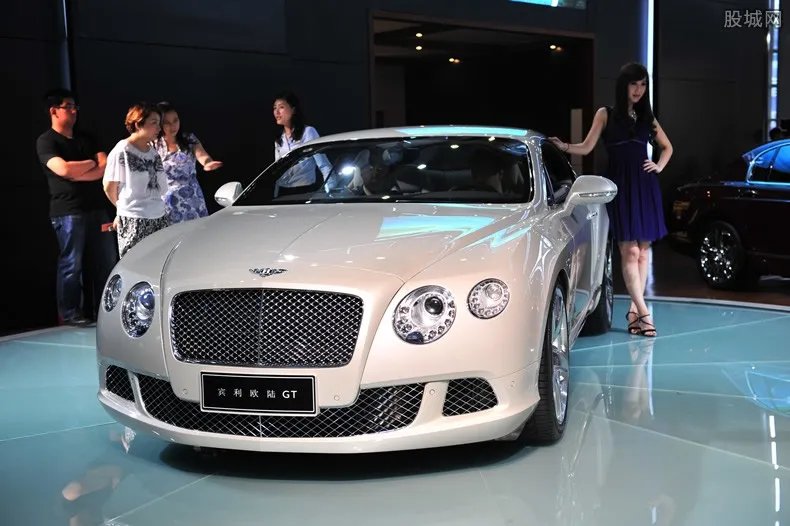 1436万拍下宾利 因手滑多写一个零最后毁拍了