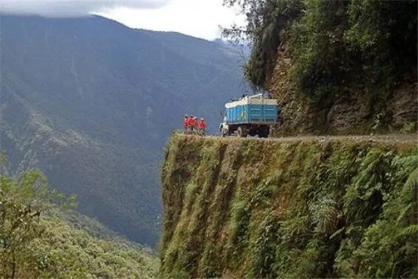 世界十大诡异公路 郭亮隧道上榜,第七被称为幽灵之路