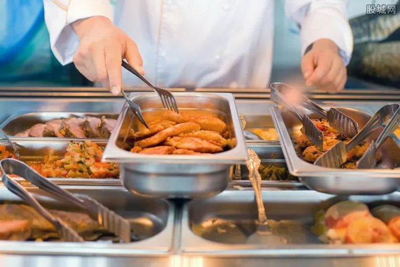 男子外卖吃出烟头 给差评却遭商家无情回怼