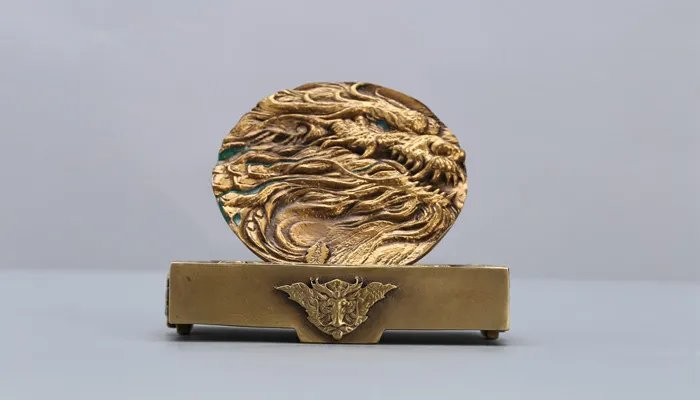 共和国勋章是什么材质