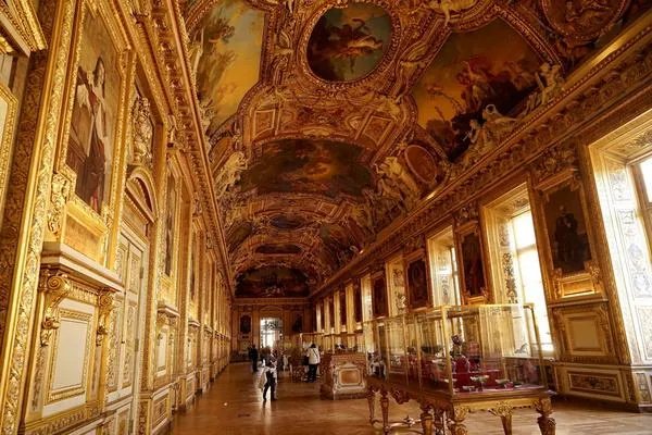 法国卢浮宫重新开放,游客情况如何?