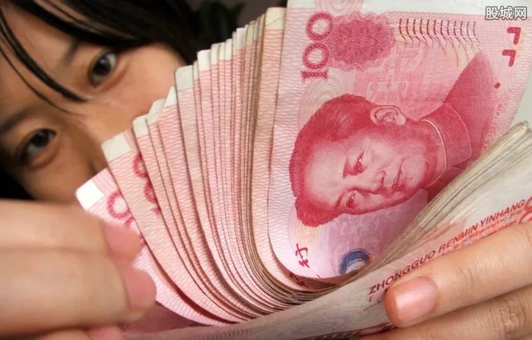 月收入2000为中等收入 网友：庆幸不用拖后腿了