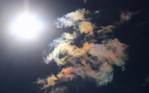 大理洱海上空出现绝美七彩祥云是怎么回事 2020出现七彩祥云汇总