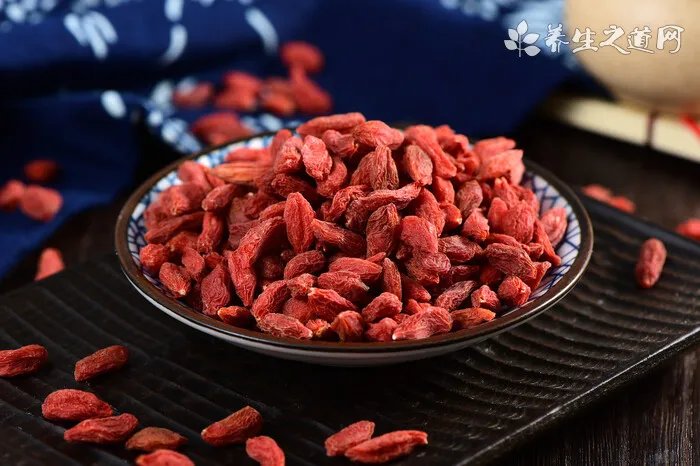 眼线液和眼线膏哪个好用?眼线液和眼线膏的区别