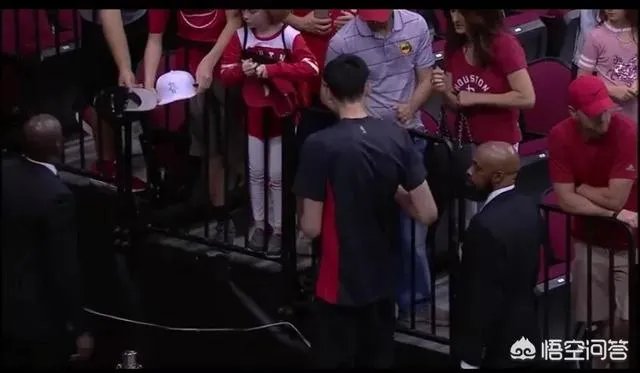 火箭大胜老鹰,周琦上场三分钟砍下+2,怎么评价?