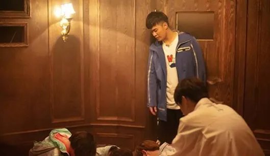 网友喊话邓伦请你看看人群外的陈赫吧，邓伦对此有作回应吗？