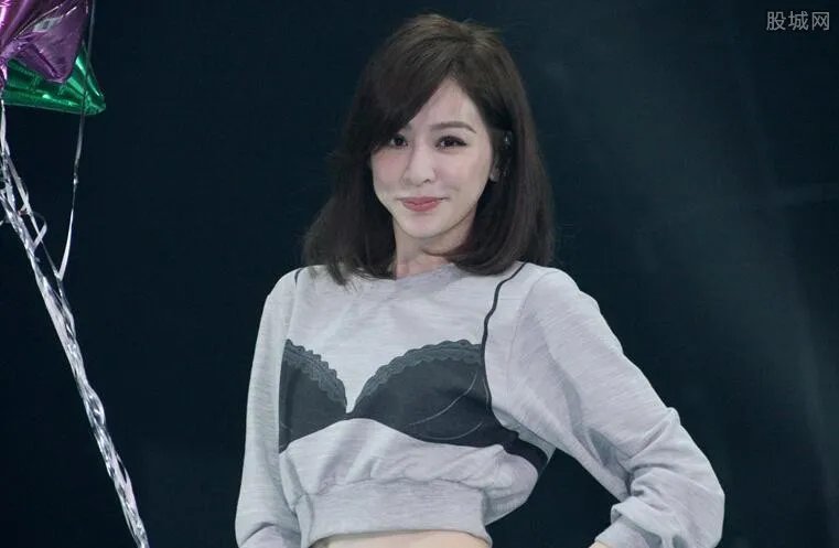 王心凌私密照外泄图片 曝她的处子之身给他夺走了