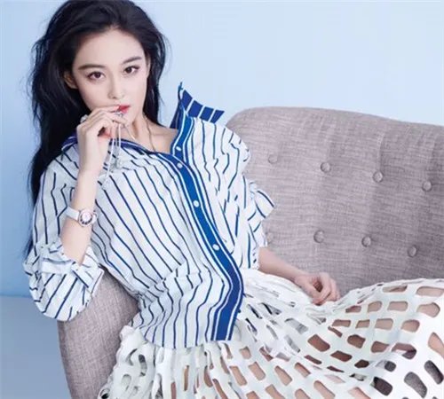 张馨予清装造型透明装写真图欣赏 身材完美展现极致的美艳