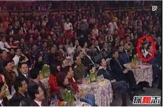 2014春晚鼓掌白衣女孩身份揭秘,移动老总女儿/身份曝光