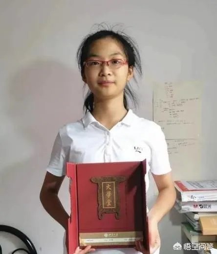 湖南05后女生696分考入北大成最小学妹，你怎么看？