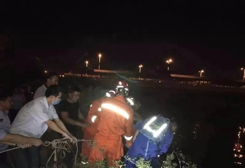 女儿跳河轻生父亲不幸溺亡是怎么回事？