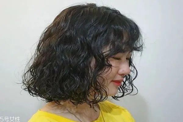 今年最流行的发型图片短发烫发 纹理烫短发图片女